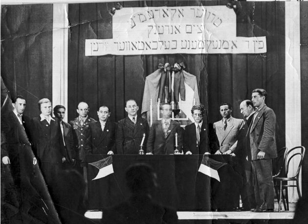 Photograph of the Committee Members (standing)